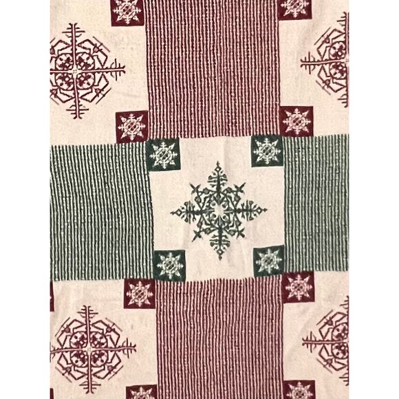Snowflake tapestry blanket, christmas colors, woven fringe, red green, 42 x 64 - Picture 4 of 6